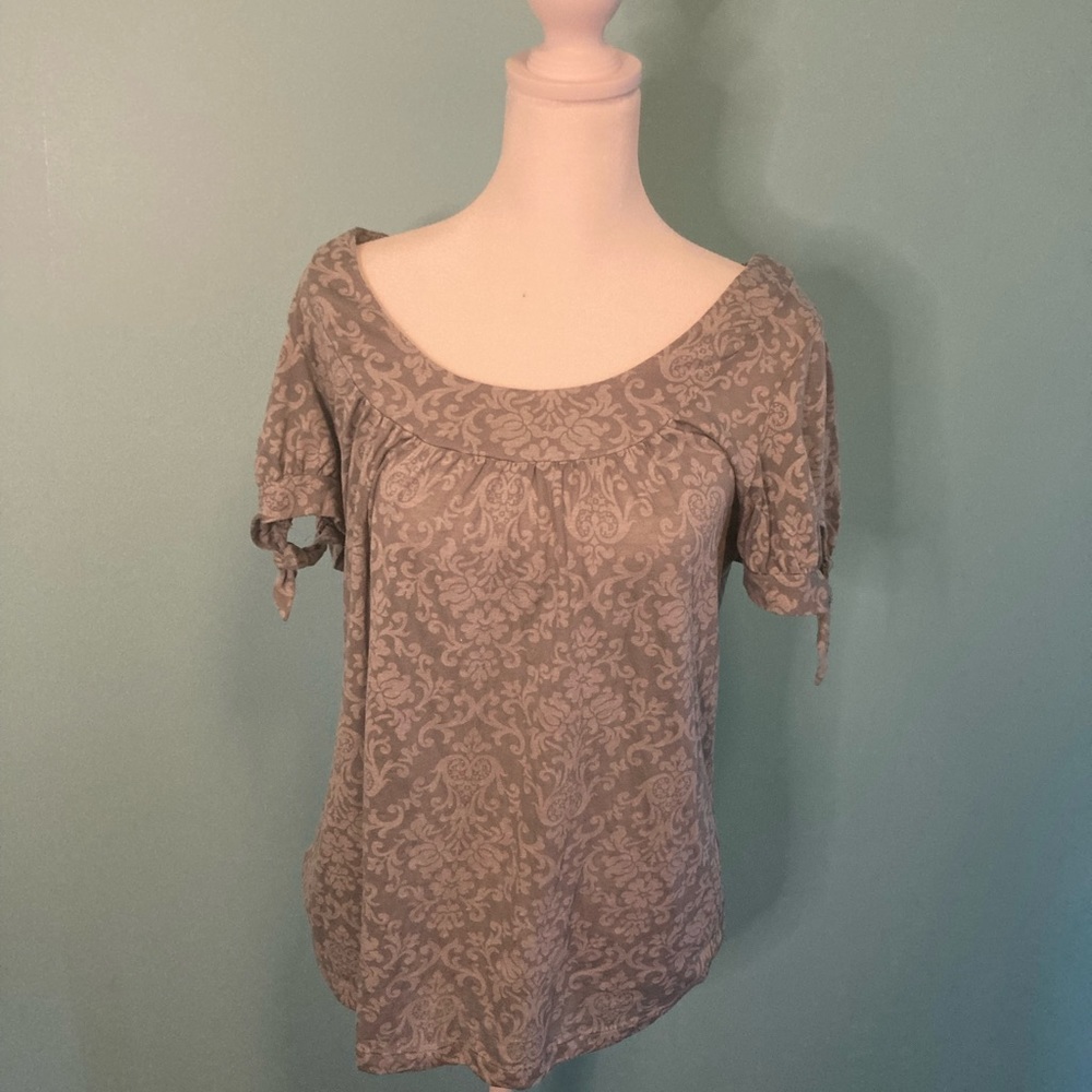Grey Ann Taylor loft T-shirt blouse with tie sleeves size large